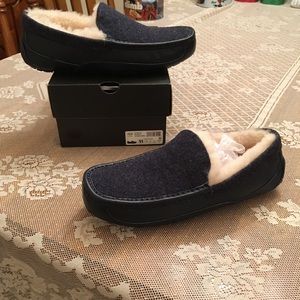 Ugg Men’s Ascot Suede Leather Slippers Blue sz 11!